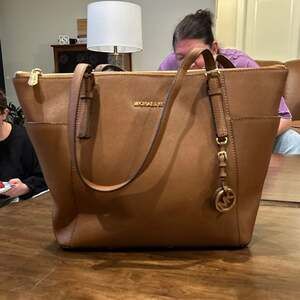 Michael Kors Jet Set Large Saffiano Leather Top-Zip Tote Bag - Acorn